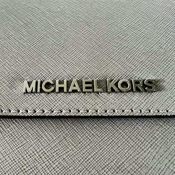 MICHAEL KORS Jet Set Travel Pearl Grey Leather Phone Crossbody Bag - Picture 3 of 10